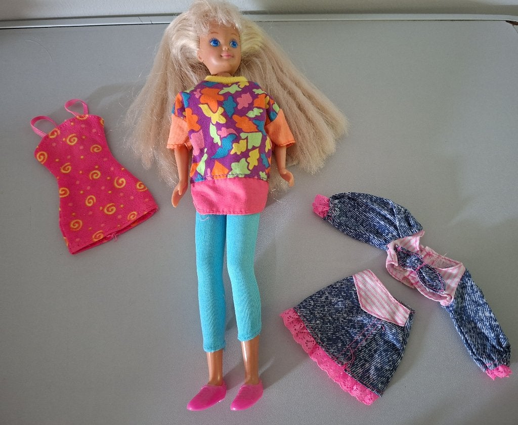 barbie Skipper met extra kleertjes, Ophalen of Verzenden, Gebruikt, Barbie