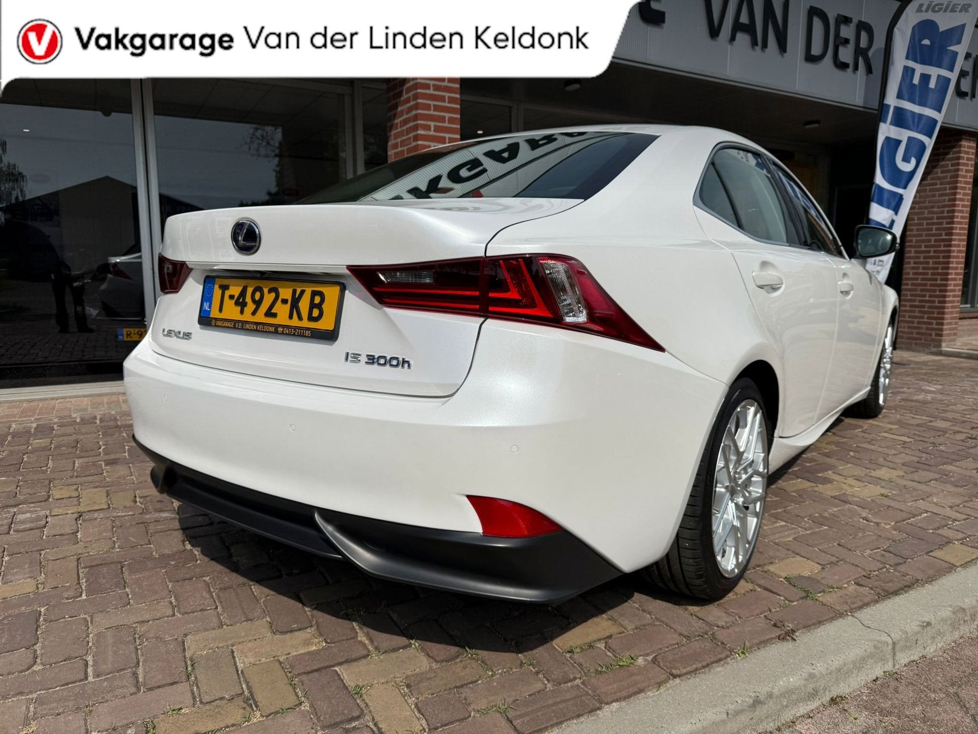 Lexus IS 300h Business 2.5 Hybr 2016 Cruise, nieuw lichtmeta, Auto's, Automaat, Achterwielaandrijving, Gebruikt, 181 pk