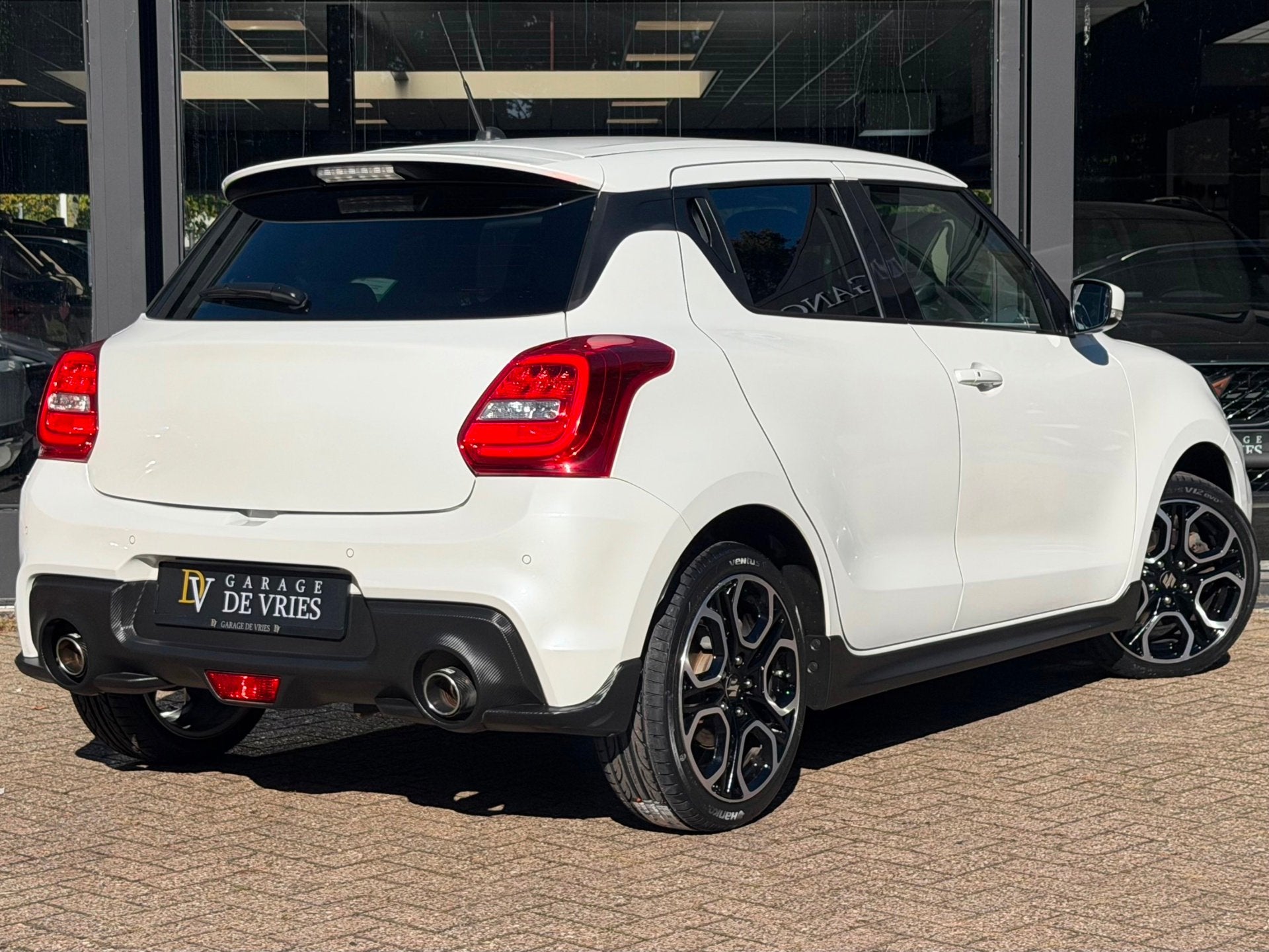 Suzuki Swift 1.4 Sport Smart Hybrid HKS Sportuitlaat ACC Lan, Voorwielaandrijving, Dealer onderhouden, Stof, Gebruikt