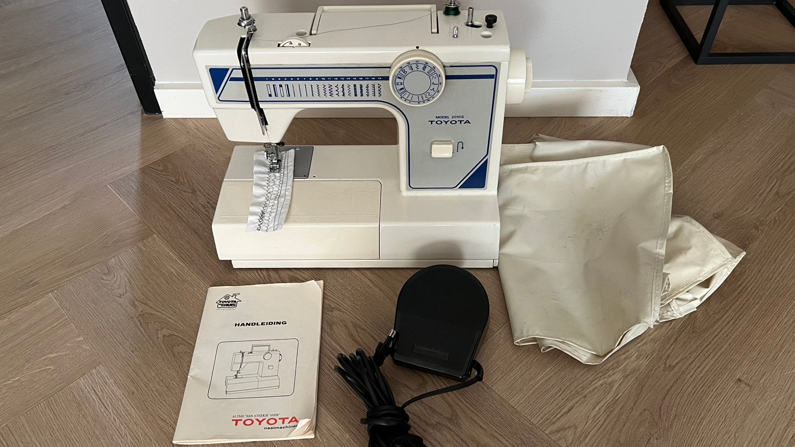 Naaimachine Toyota model 2010S, Ophalen of Verzenden, Gebruikt, Naaimachine, Overige merken