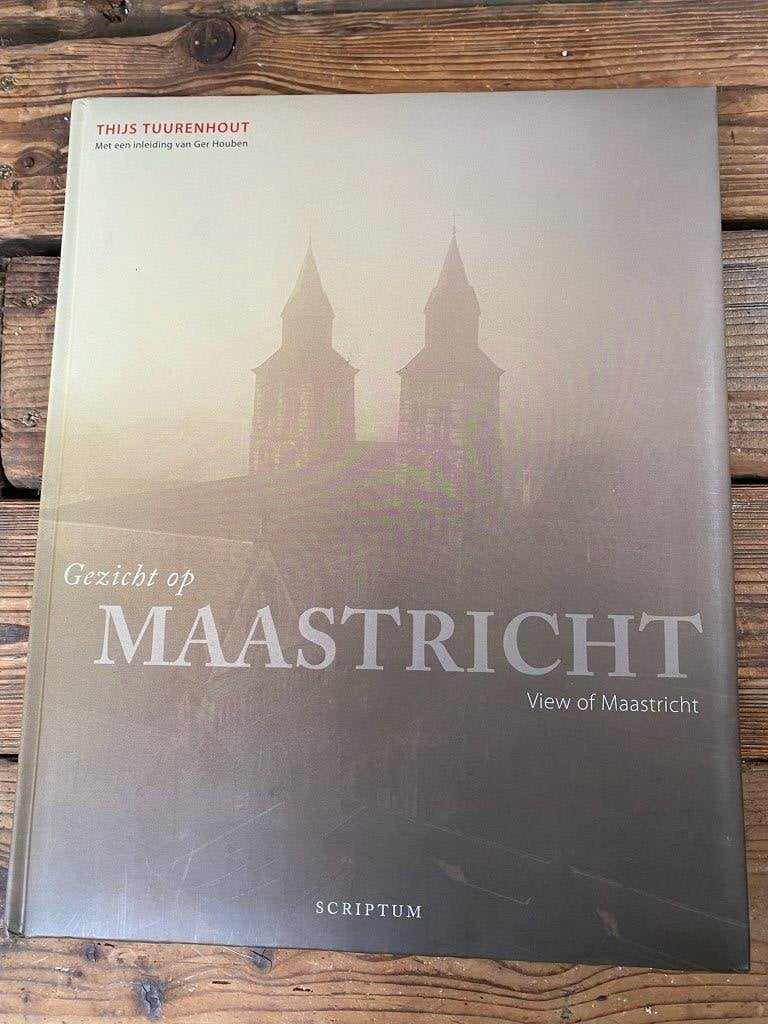 Gezicht op Maastricht fotoboek Thijs Tuurenhout, Boeken, Ophalen of Verzenden, Thijs Tuurenhout, 20e eeuw of later, Gelezen