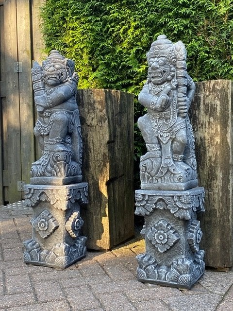Set Balinese Poortwachters met zuilen, Tuin en Terras, Tuinbeelden, Nieuw, Overige typen, Beton, Ophalen