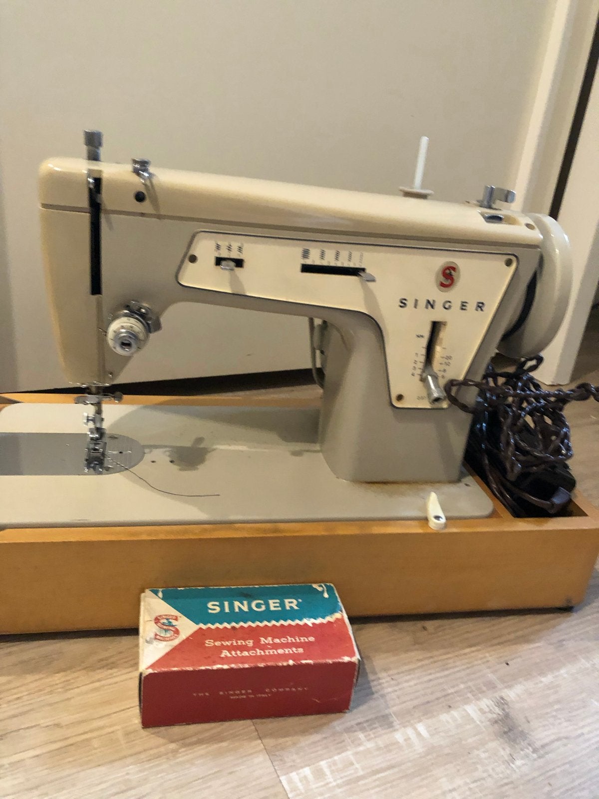 Vintage Singer Naaimachine met Koffer en Accessoires, Ophalen