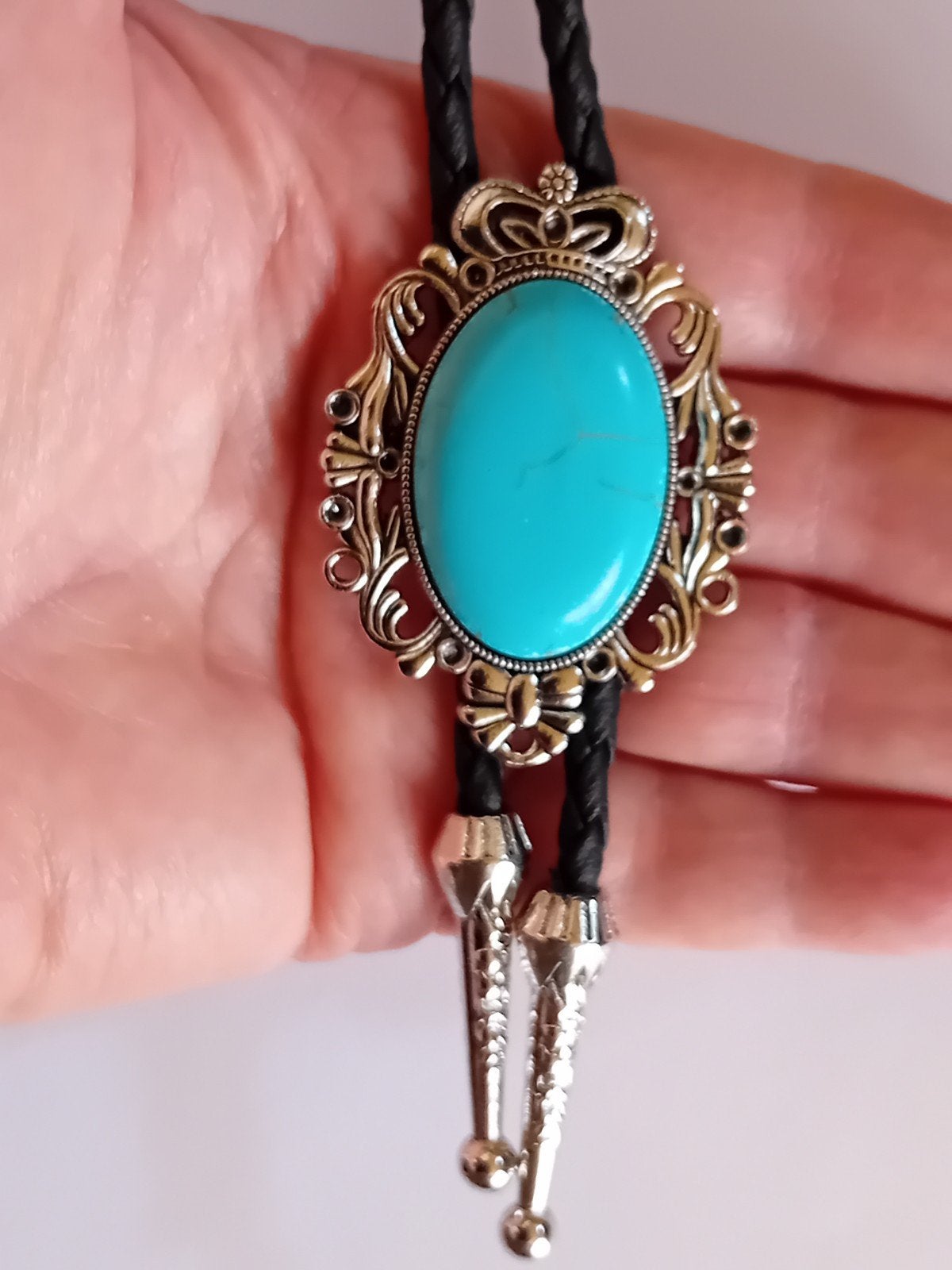 Bolo Tie met Turkoois kleurig Steen - Western Stijl, Sieraden, Tassen en Uiterlijk, Verzenden, Zo goed als nieuw