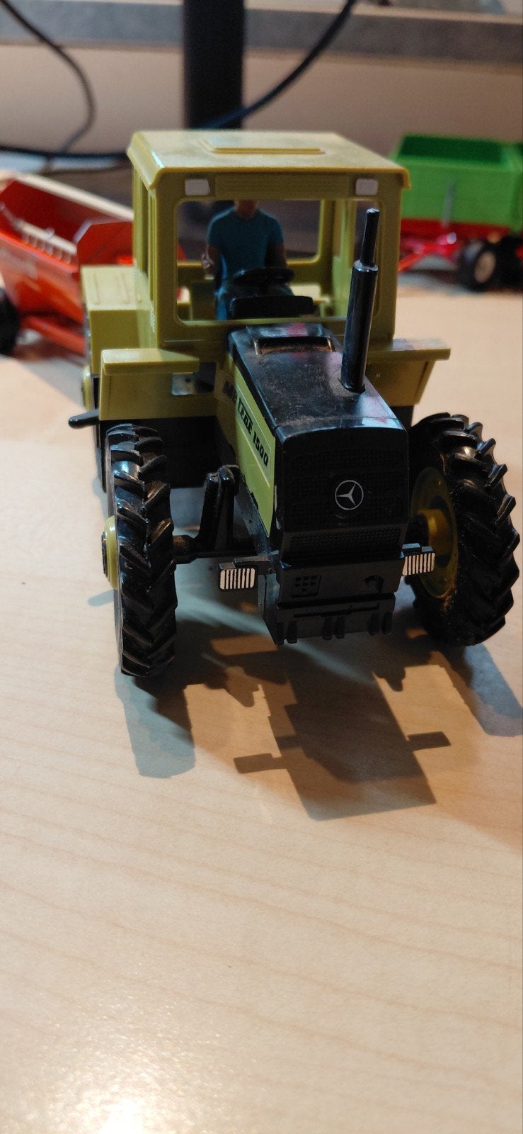 MB Trac 1500 Britains met Howard spreader., Ophalen of Verzenden, Gebruikt, Tractor of Landbouw, Britains