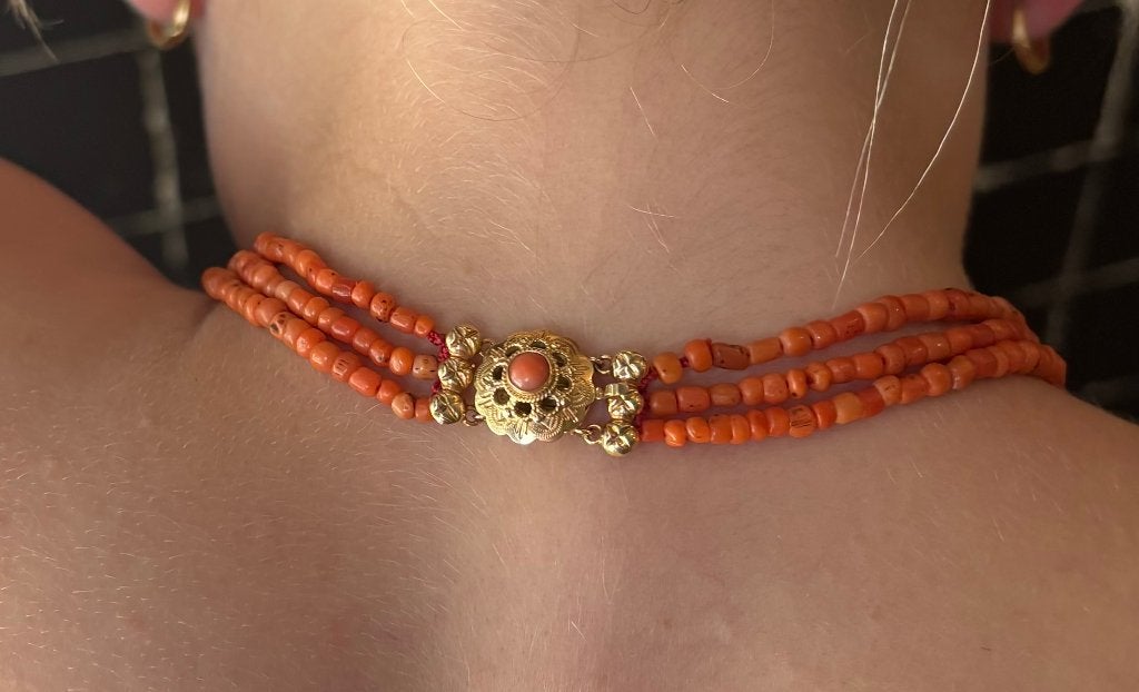 Bloedkoraal fraai antieke ketting 14k slot goud dame vintage, Ophalen of Verzenden, Goud, Ketting, Met edelsteen