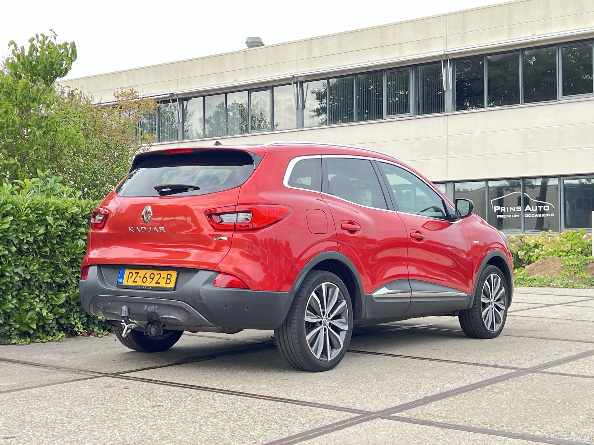 Renault Kadjar 1.6 TCe Bose |PARKEERSENSOREN|TREKHAAK|CLIMA|, Kadjar, 4 cilinders, Leder en Stof, Handgeschakeld