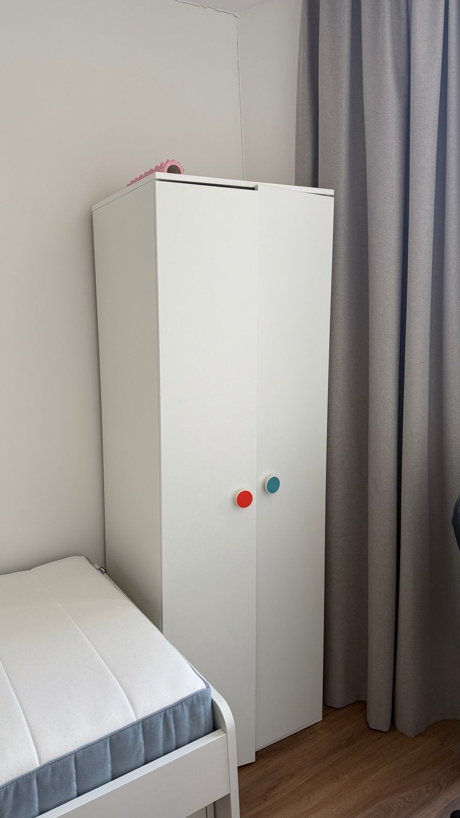 Gratis - IKEA GODISHUS Kledingkast Wit, Ophalen, 50 tot 100 cm, Zo goed als nieuw, 150 tot 200 cm