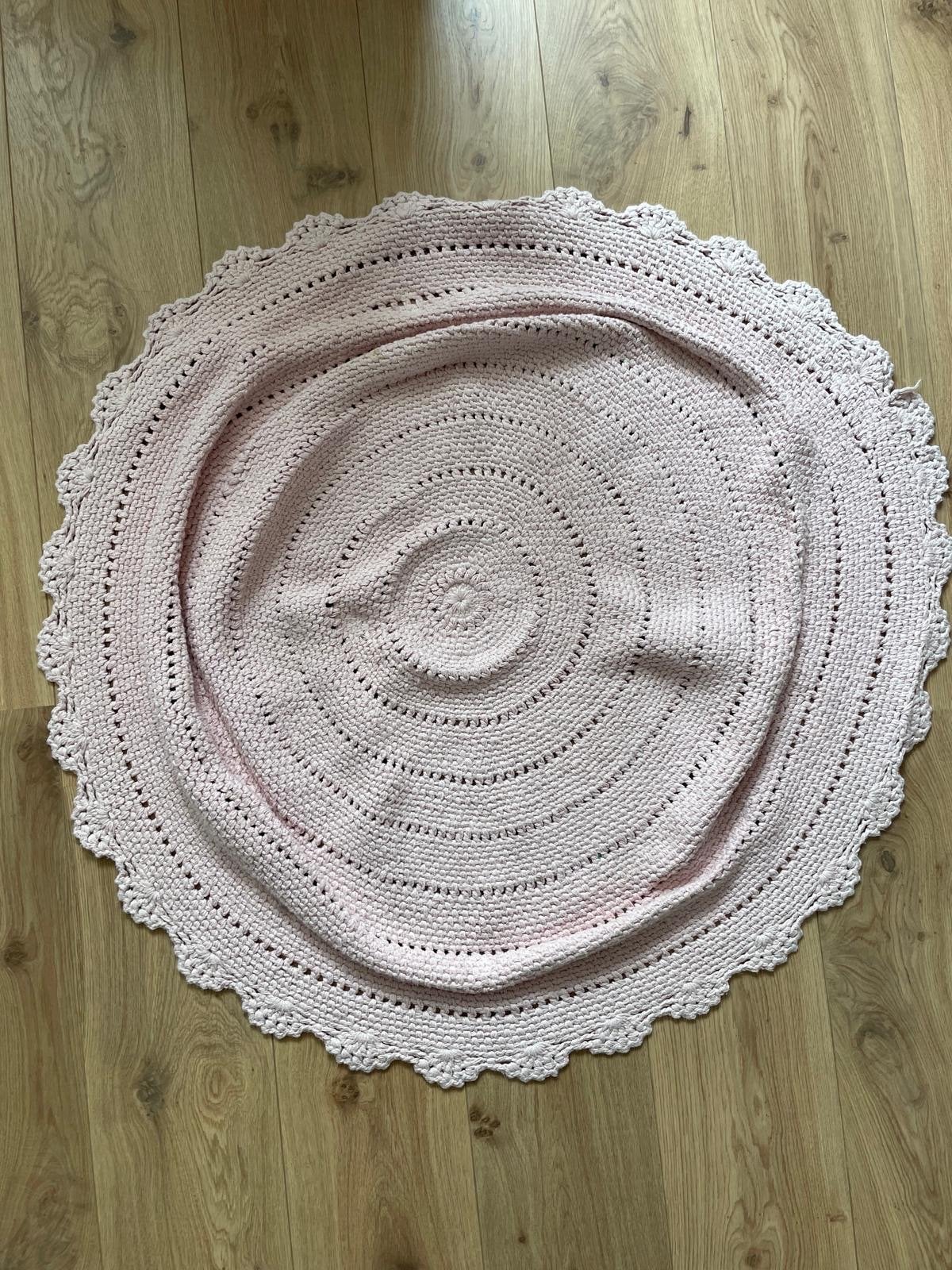 Roze gehaakt rond vloerkleed - Zo goed als nieuw, 100 tot 150 cm, Rond, Ophalen of Verzenden, Zo goed als nieuw