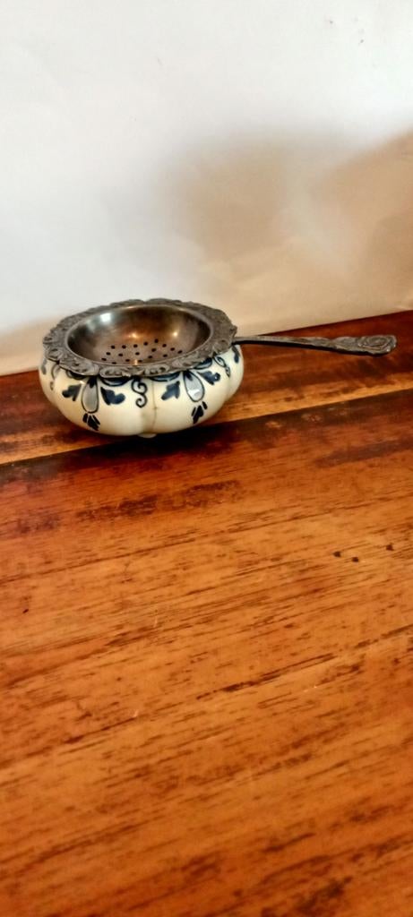 Verzilverd theezeefje met Delfts Blauw schaaltje, Antiek en Kunst, Ophalen of Verzenden