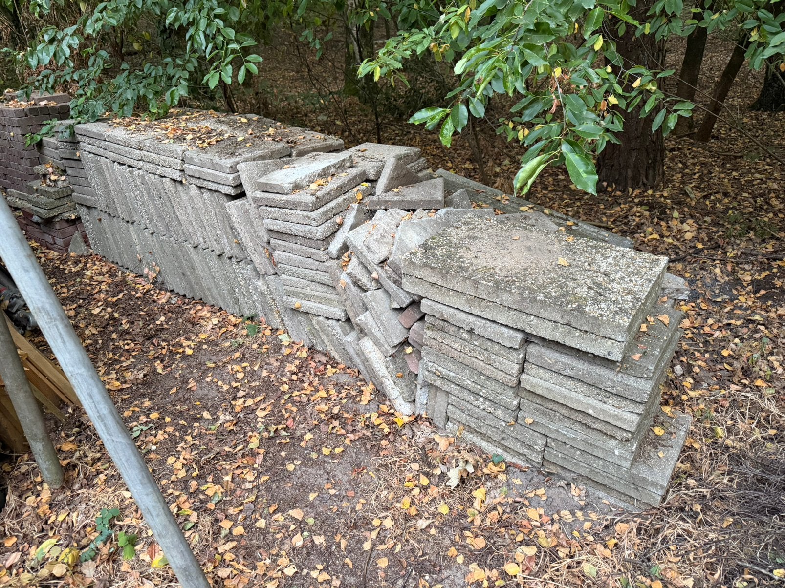 Stoeptegels, stoeprand, diverse tegels. Gratis ophalen, Tuin en Terras, Tegels en Klinkers, Ophalen, Gebruikt, Beton, Terrastegels
