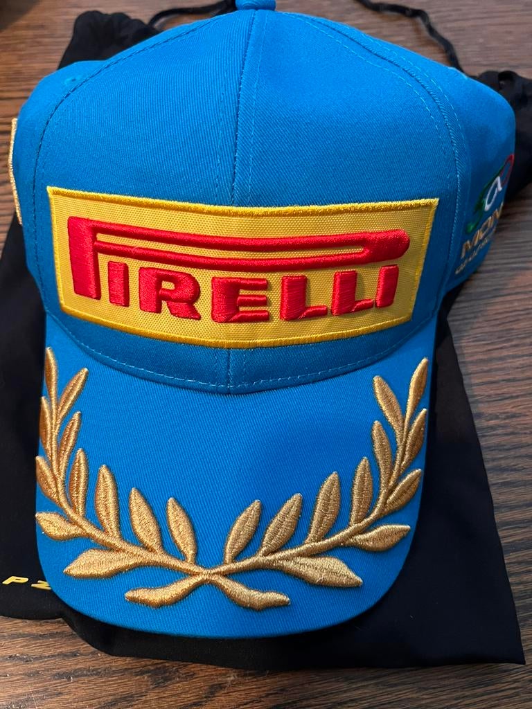 Te koop 4 Pirelli caps, Verzamelen, Verzenden, Nieuw, Formule 1