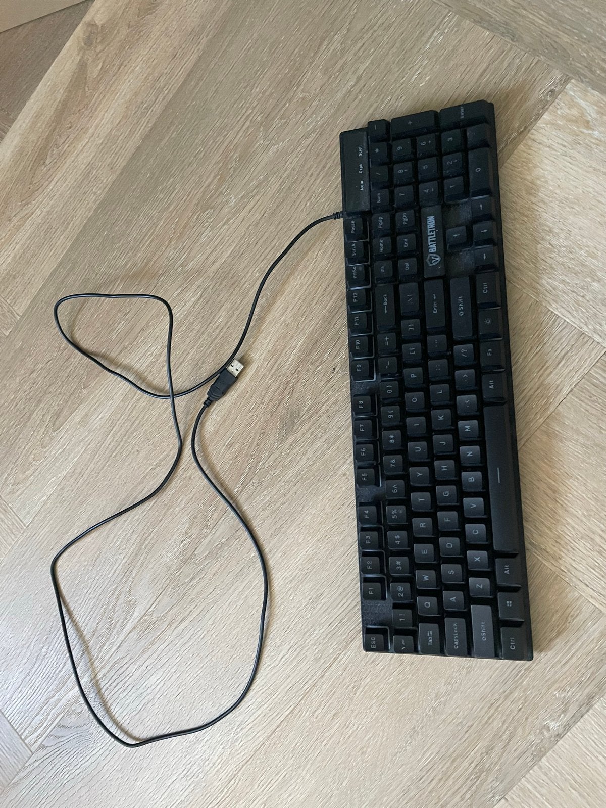 BATTLETRON Bedraad Toetsenbord - Qwerty Layout, Ophalen, Plug-and-play, Zo goed als nieuw, Qwerty