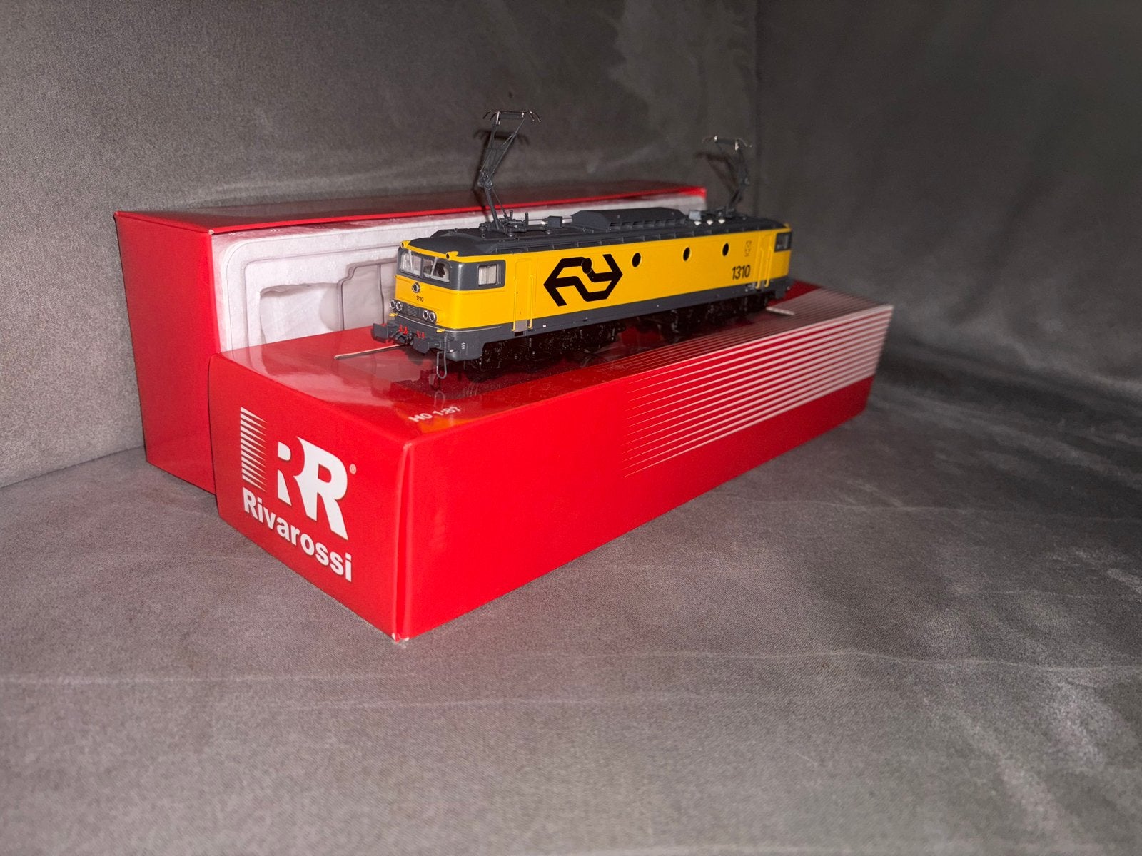 Rivarossi HR2253 NS 1310 modeltrein nieuw in doos, Ophalen of Verzenden, Nieuw, Locomotief, NS