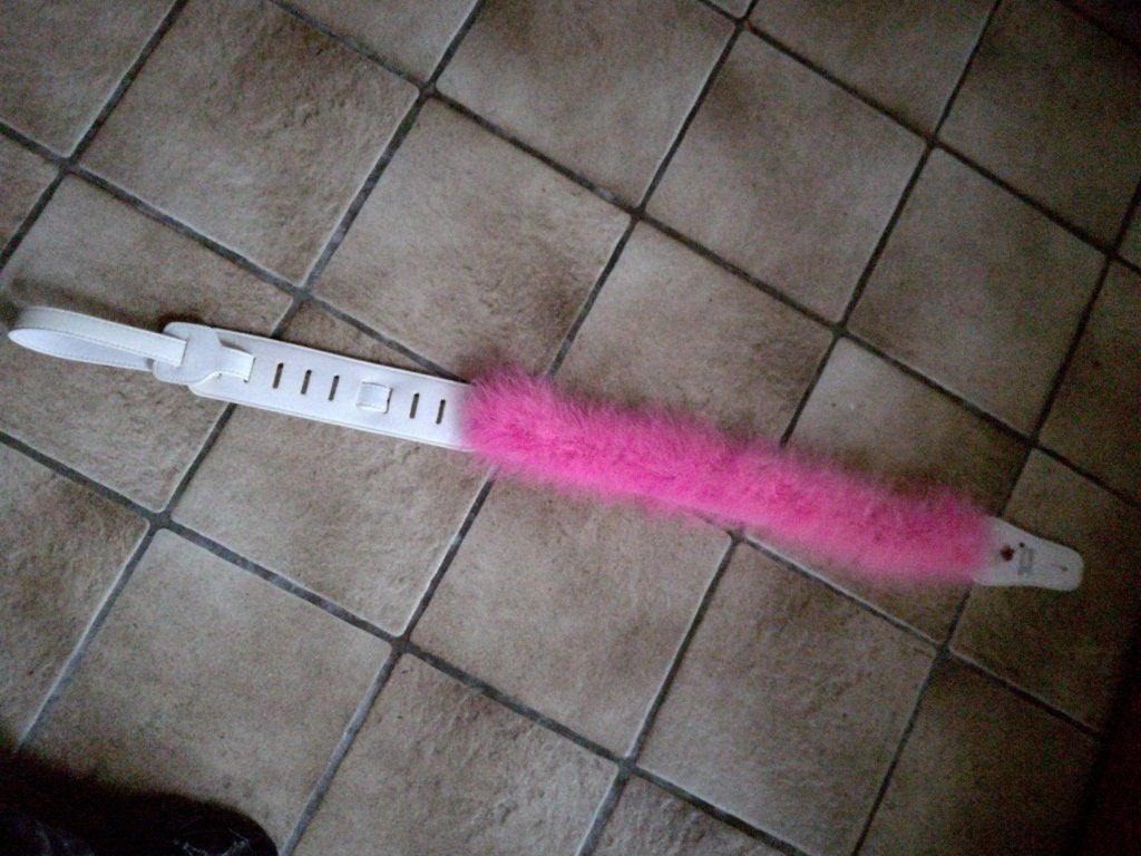Gitaarband Gipsy Rose Wit met Roze Faux Fur bond haren, Muziek en Instrumenten, Instrumenten | Toebehoren, Ophalen of Verzenden