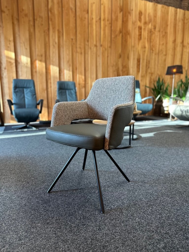Teun Arts -eetkamer stoelen&fauteuils zitcomfort sinds 1973