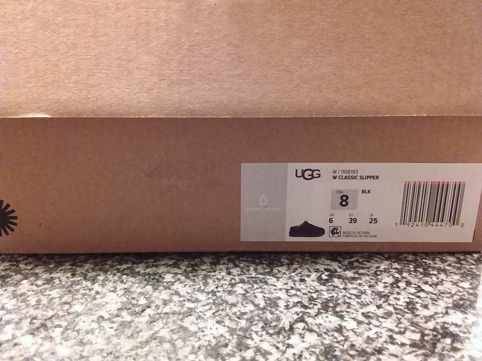 Ugg Classic Slipper. Maat 39/38, Ophalen of Verzenden, Nieuw, Zwart, Pantoffels of Sloffen
