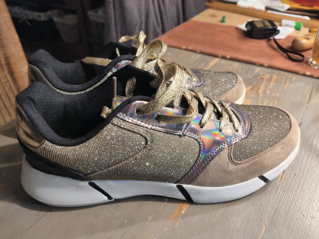 dames sneakers, Overige kleuren, Ophalen of Verzenden, Sneakers of Gympen, Zo goed als nieuw
