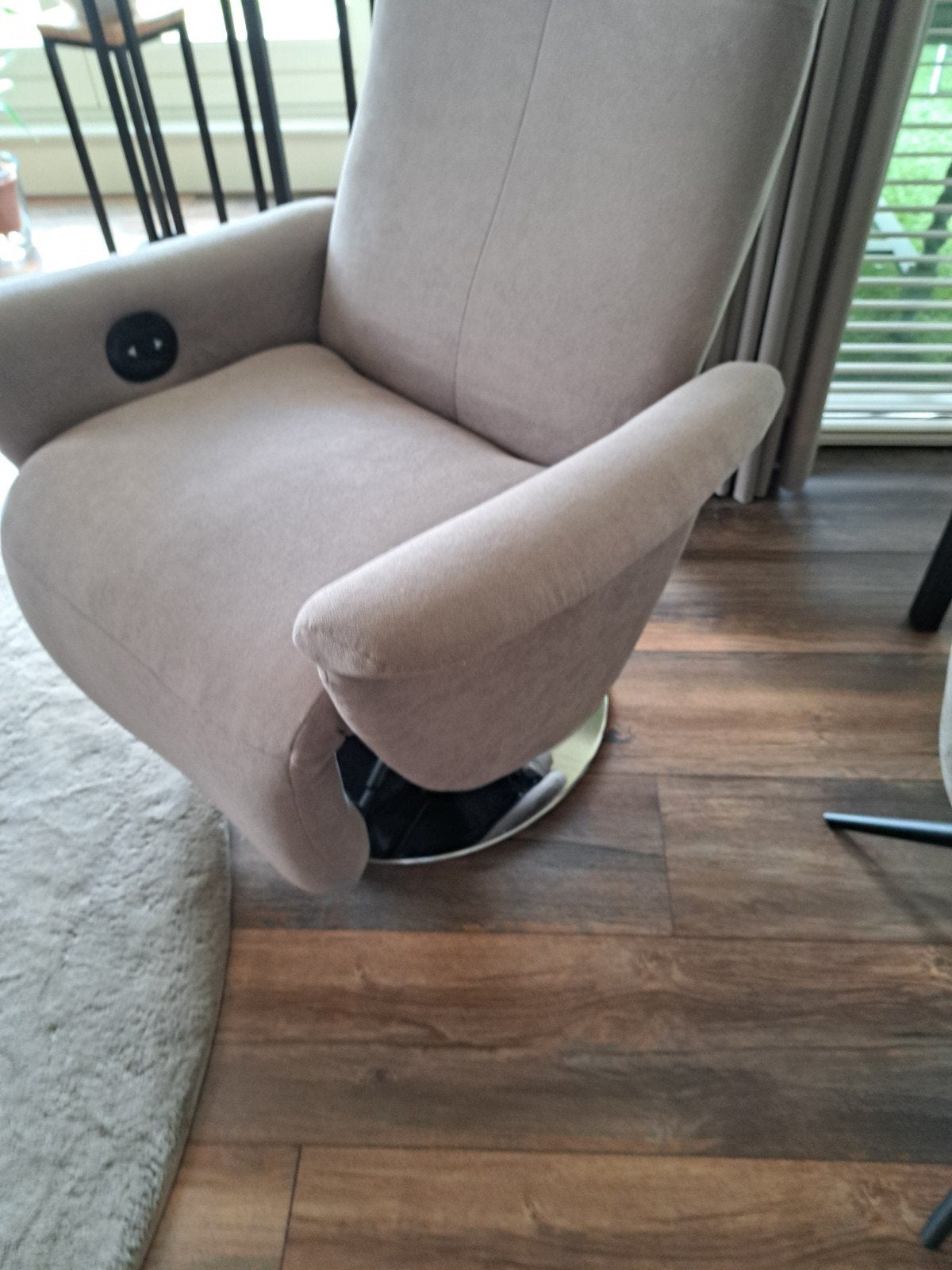 Comfortabele relaxfauteuil met elektrische verstelling, Huis en Inrichting, Fauteuils, Modern, Comfortabel, 100 tot 125 cm, Ophalen of Verzenden