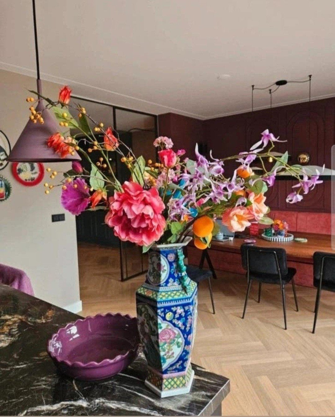 Japanse vaas met kleurrijk boeket zijden bloemen., Ophalen, Zo goed als nieuw