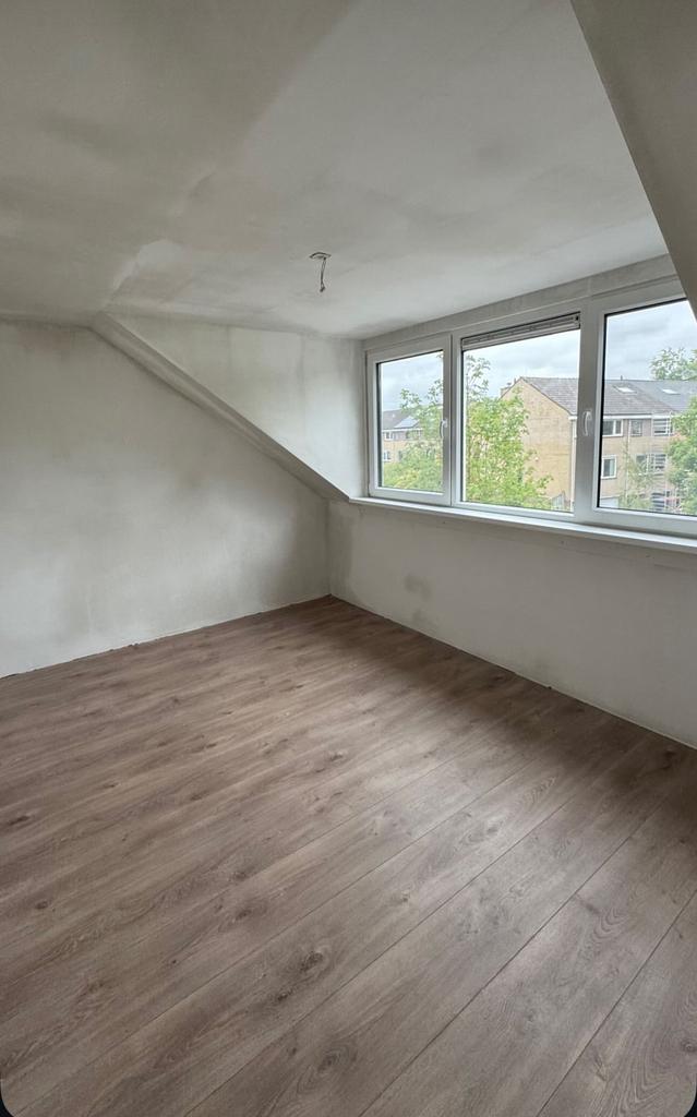 Houten laminaat vloer +- 50m2, Huizen en Kamers, Kamers te huur
