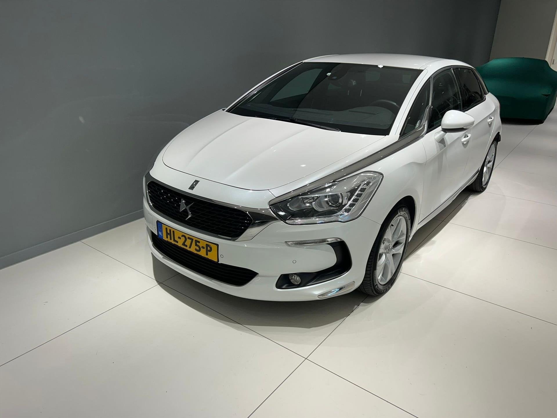 DS Ds5 THP 165pk S&S Aut Chic Winter+Zomer LMV Trekhaak!, Auto's, Stof, Gebruikt, 4 cilinders, Wit
