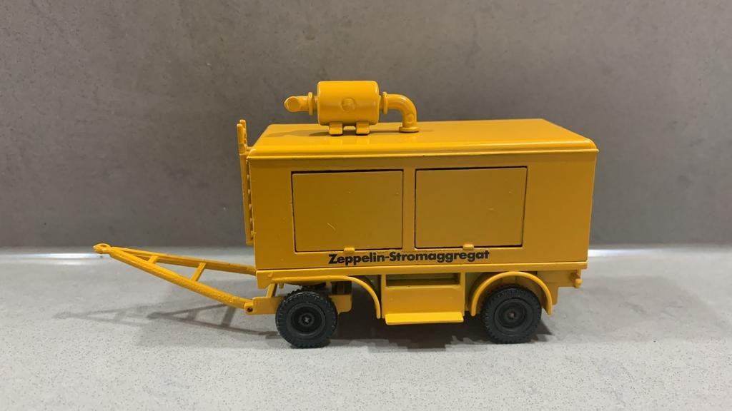 Caterpillar generator Conrad NZG zeppelin, Ophalen of Verzenden, Zo goed als nieuw, Hijskraan, Tractor of Landbouw, Conrad