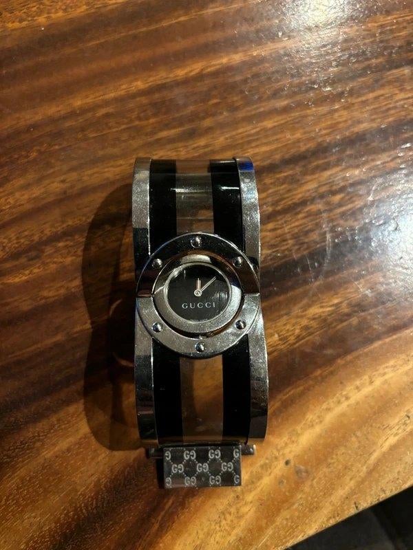 Gucci twirl horloge zilver met zwart ook als armband