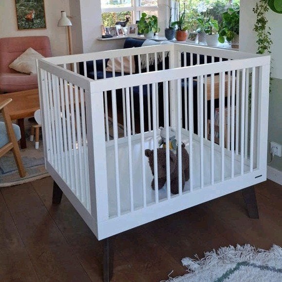 Prachtige witte box met vintage look, Ophalen, Zo goed als nieuw, Rechthoekig, In hoogte verstelbaar