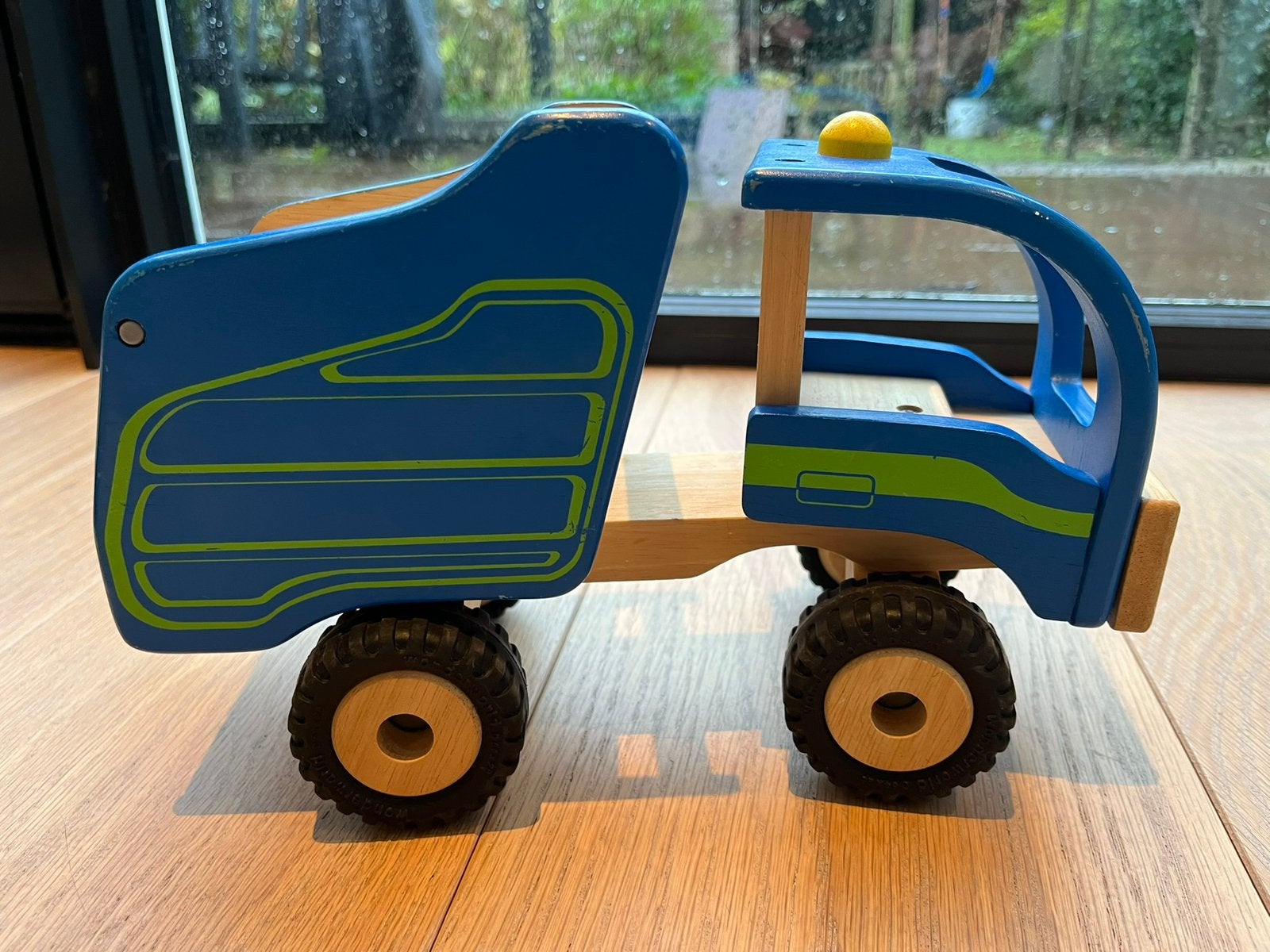 Degelijke houten kiepwagen WonderWorld, Kinderen en Baby's, Ophalen of Verzenden, Gebruikt, Duw- of Trekspeelgoed