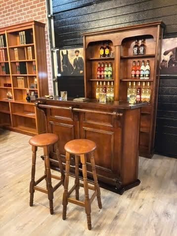 Engelse bar toog cafe huisbar Heiniken barkrukken manecave, Huis en Inrichting, Barren, Ophalen, Gebruikt, Inclusief barstoelen