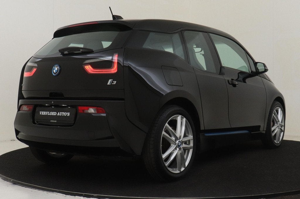 BMW i3 BASIS 94Ah 33 kWh -CAMERA|NAVI|STOELVERW.|WARMTEPOMP|, Auto's, BMW, Automaat, Achterwielaandrijving, Gebruikt, 300 km