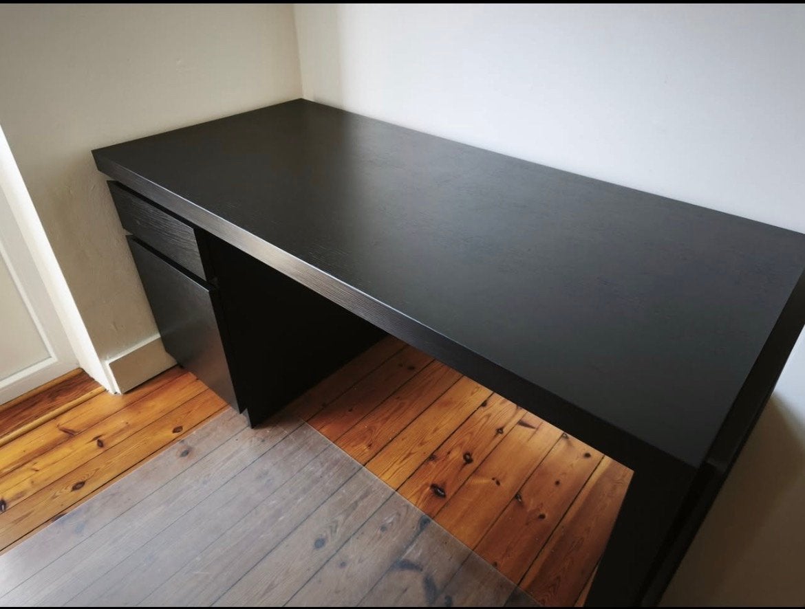 Gezocht!! IKEA MALM bureau zwart 140x65 cm, Ophalen, Zwart, Gebruikt, Met lades