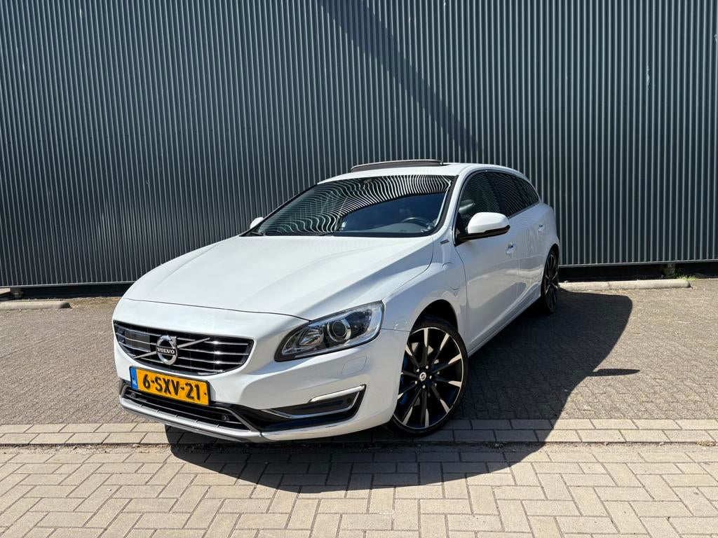 Volvo V60 D6 215pk Plug-in Hybrid 2013 Wit, Automaat, 1849 kg, 1800 kg, Zwart