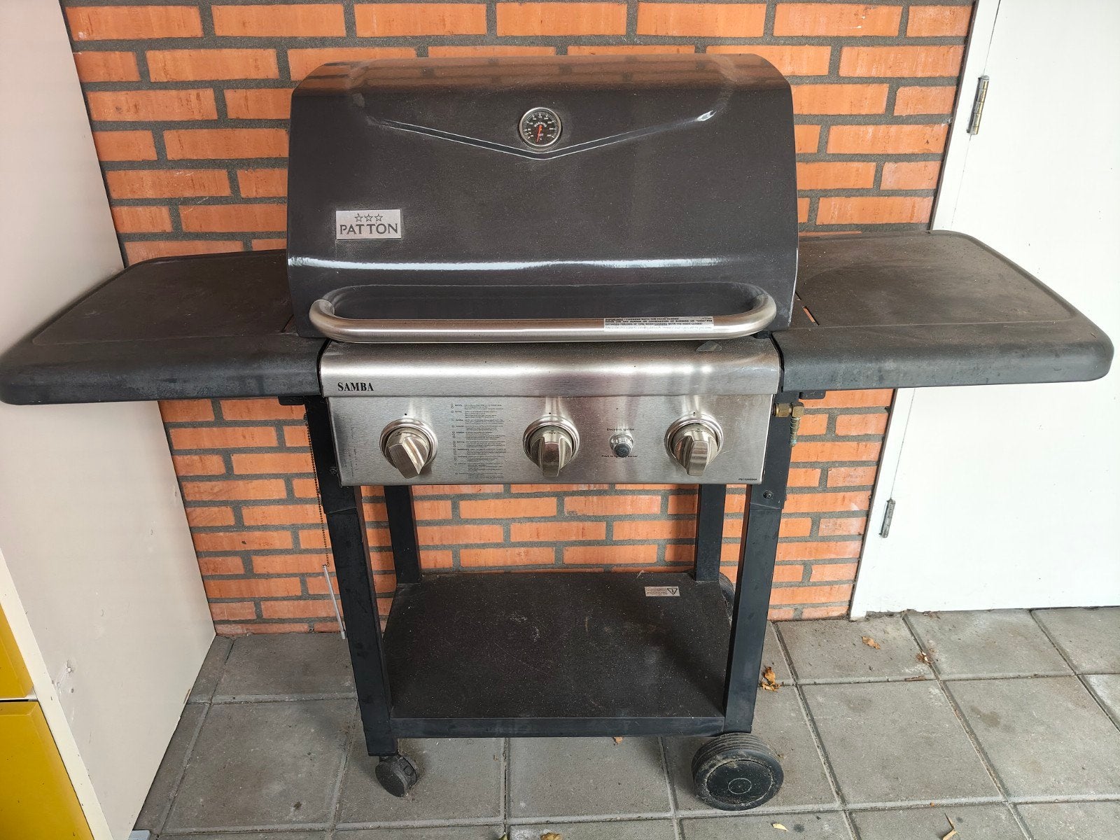 Patton Gasbarbecue met (beschadigde) hoes, Tuin en Terras, Ophalen, Gebruikt, Patton