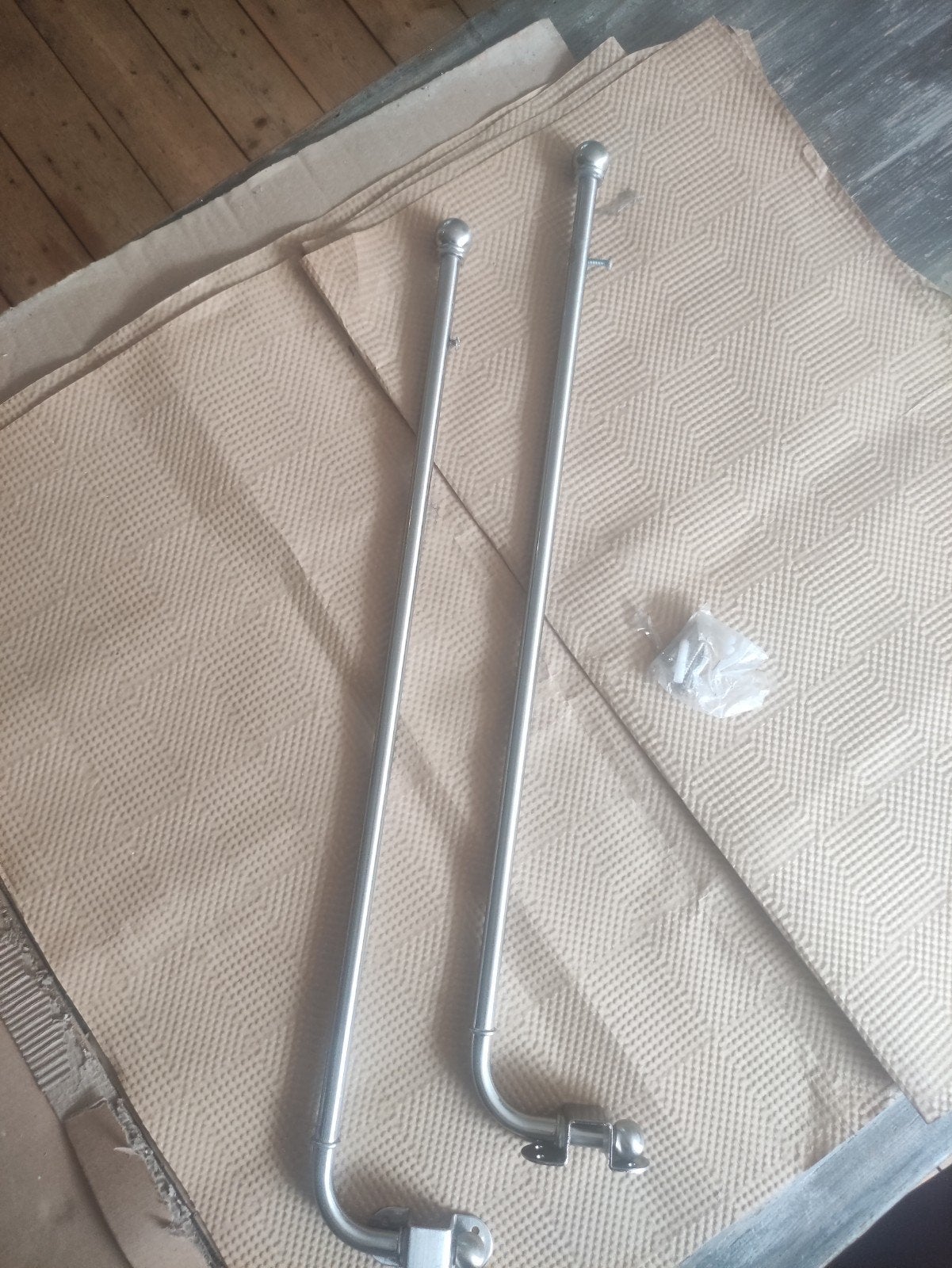 Uitschuifbare gordijnroede 60-90 cm, Inclusief montageonderdelen, Metaal, Ophalen of Verzenden, Zo goed als nieuw