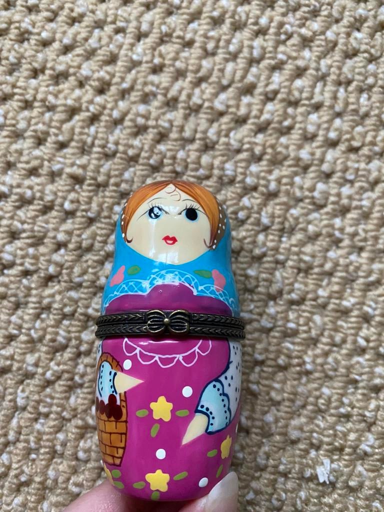 Nieuw matroesjka beeldje bakje kan open roze blauw, Ophalen of Verzenden, Nieuw, Dier