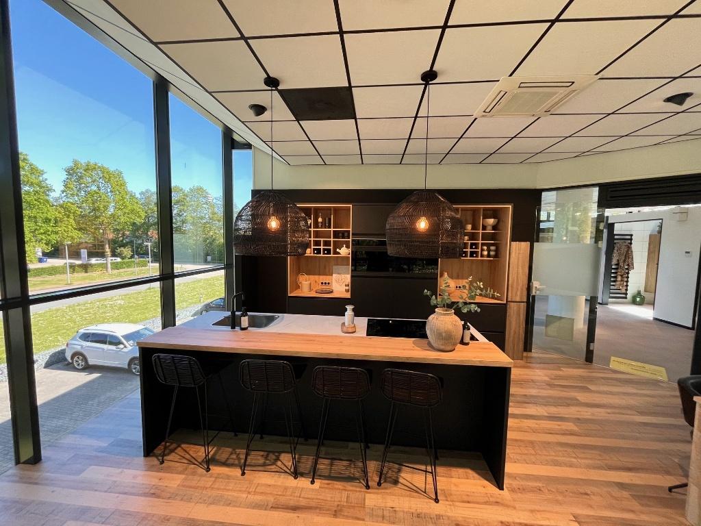 Complete showroomkeuken Zwart met hout, Ophalen, Zwart, Overige typen, Nieuw