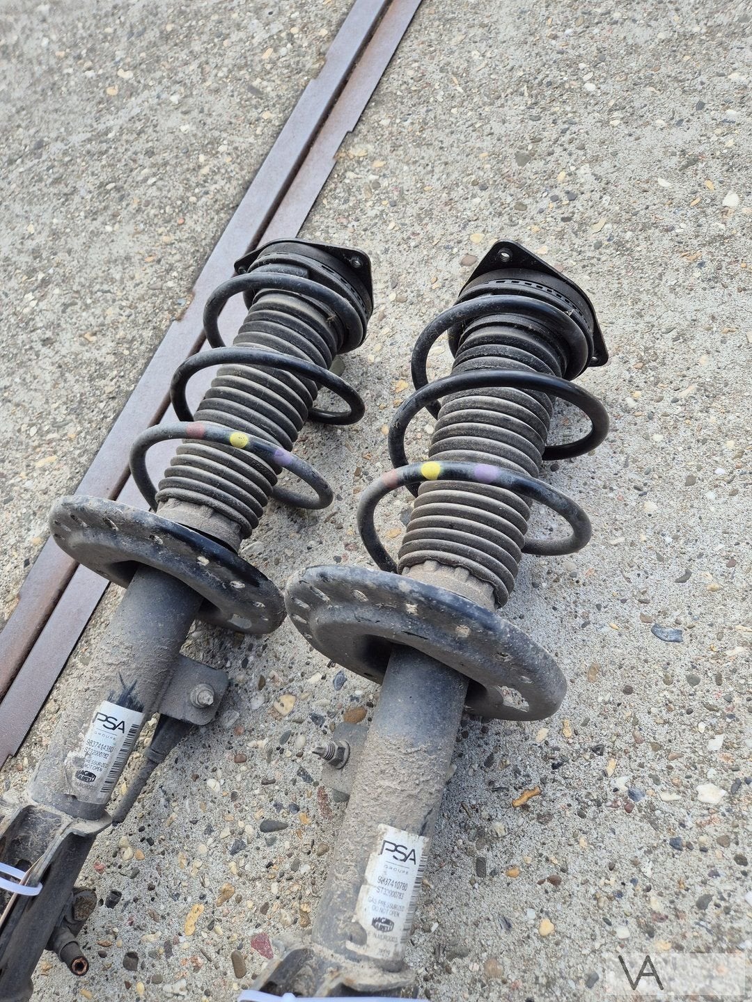 Schokdemper veerpoot links / rechts Opel Corsa F Peugeot 208, Gebruikt, -, -, Opel