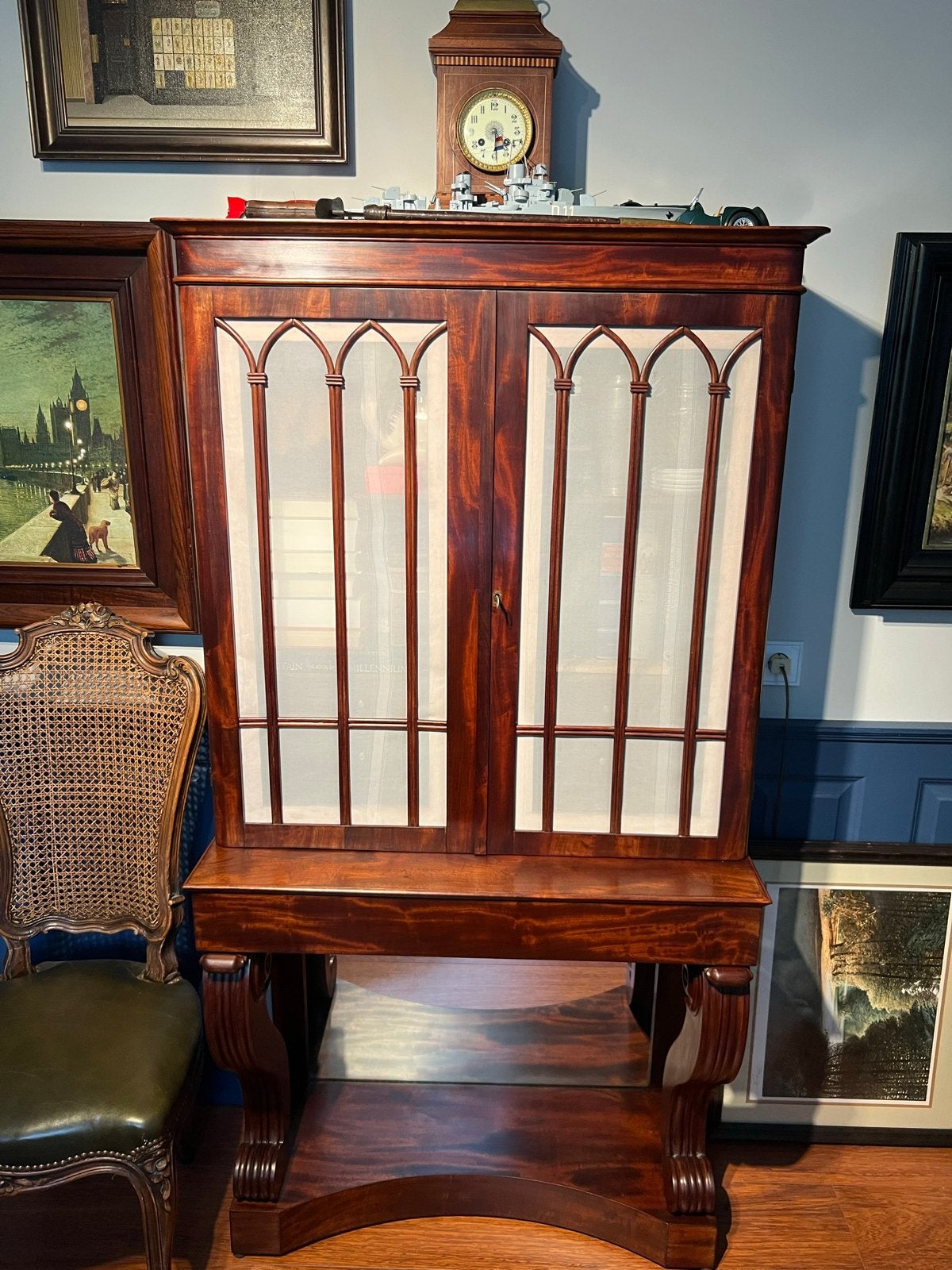 Antieke mahonie vitrinekast/cabinet-on-stand, Ophalen