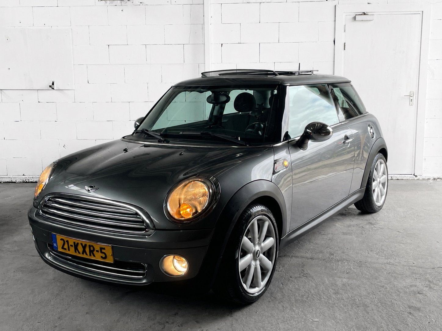 Mini Cooper One 1.4 95pk |AIRCO|NAP|PANORAMA|CRUISE CONTROL!, Voorwielaandrijving, 4 stoelen, 49 €/maand, Origineel Nederlands