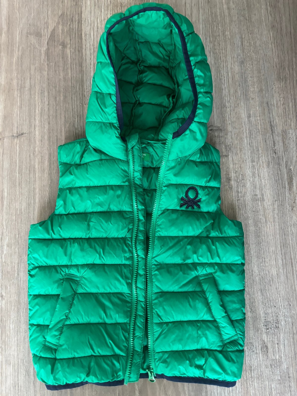 United Colors of Benetton bodywarmer groen (maat 110), Ophalen of Verzenden, Zo goed als nieuw, Jongen of Meisje
