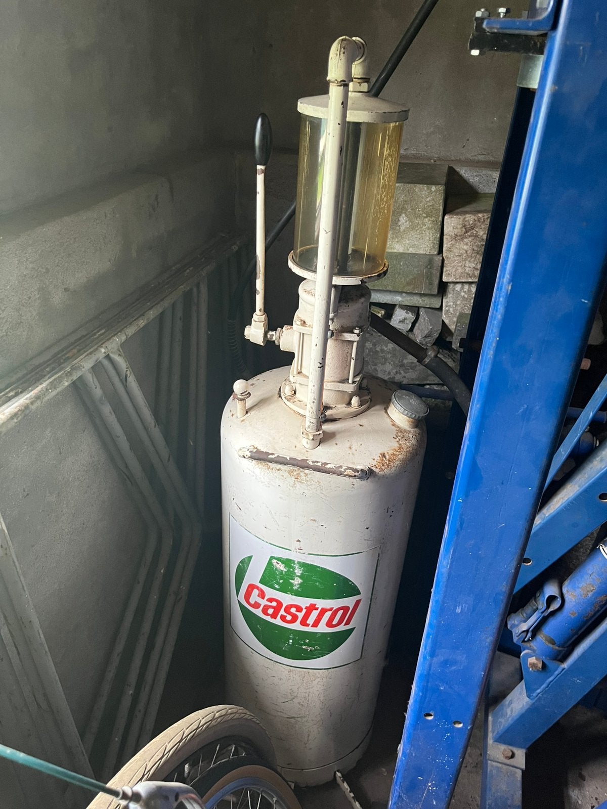 Benzine pomp, Ophalen, Gebruikt