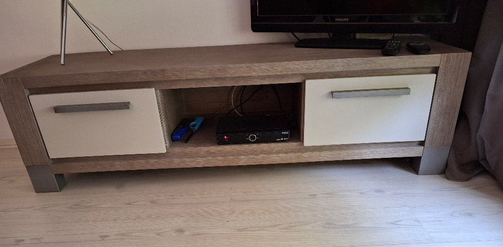 Modern TV meubel met opbergruimte - 160x45x46 cm, Ophalen, Gebruikt, 150 tot 200 cm, Minder dan 100 cm