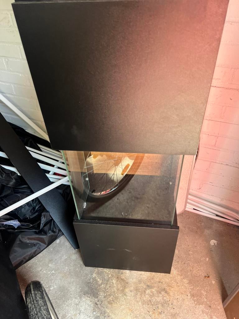 Kleine zwarte vitrine kast, Huis en Inrichting, Ophalen, Gebruikt