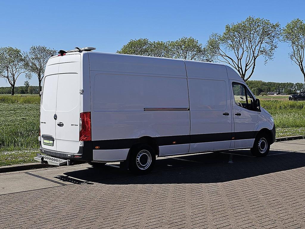 MERCEDES-BENZ SPRINTER 317 l3h2 3.5t-ahg mbux!, Auto's, Automaat, Gebruikt, Euro 6, Wit