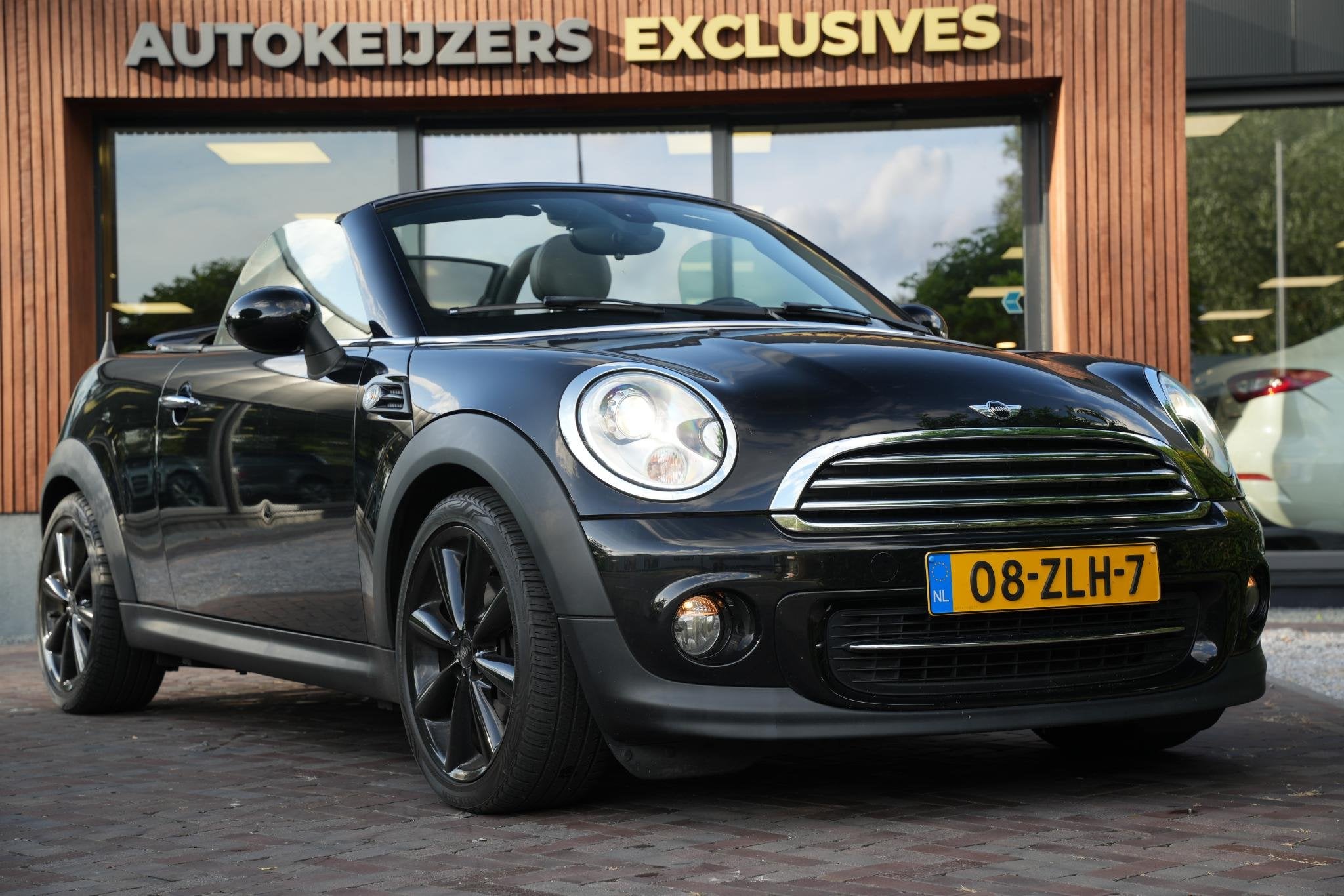 MINI Roadster 1.6 Cooper Chili Cabrio Cruise Clima Navigatie, Voorwielaandrijving, Euro 5, Gebruikt, Zwart
