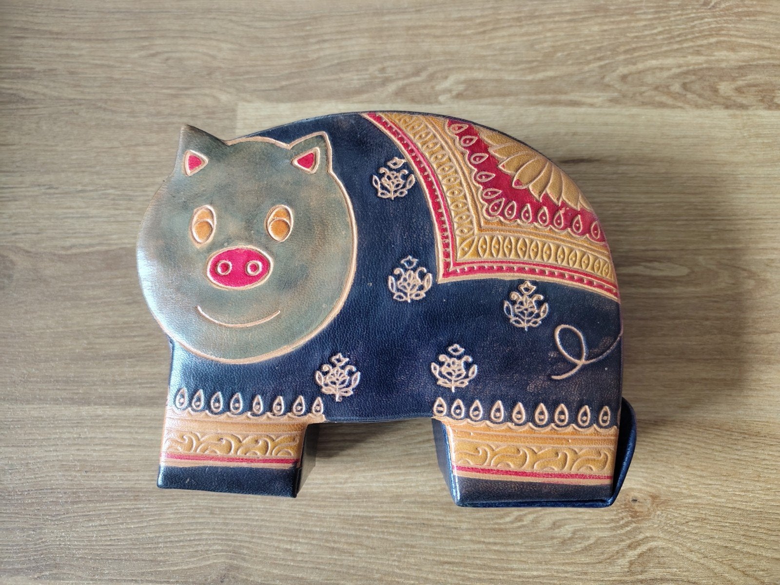 Spaarpot varken, handgemaakt leer, uniek design, Verzamelen, Spaarpotten, Ophalen, Zo goed als nieuw, Overige materialen, Dier