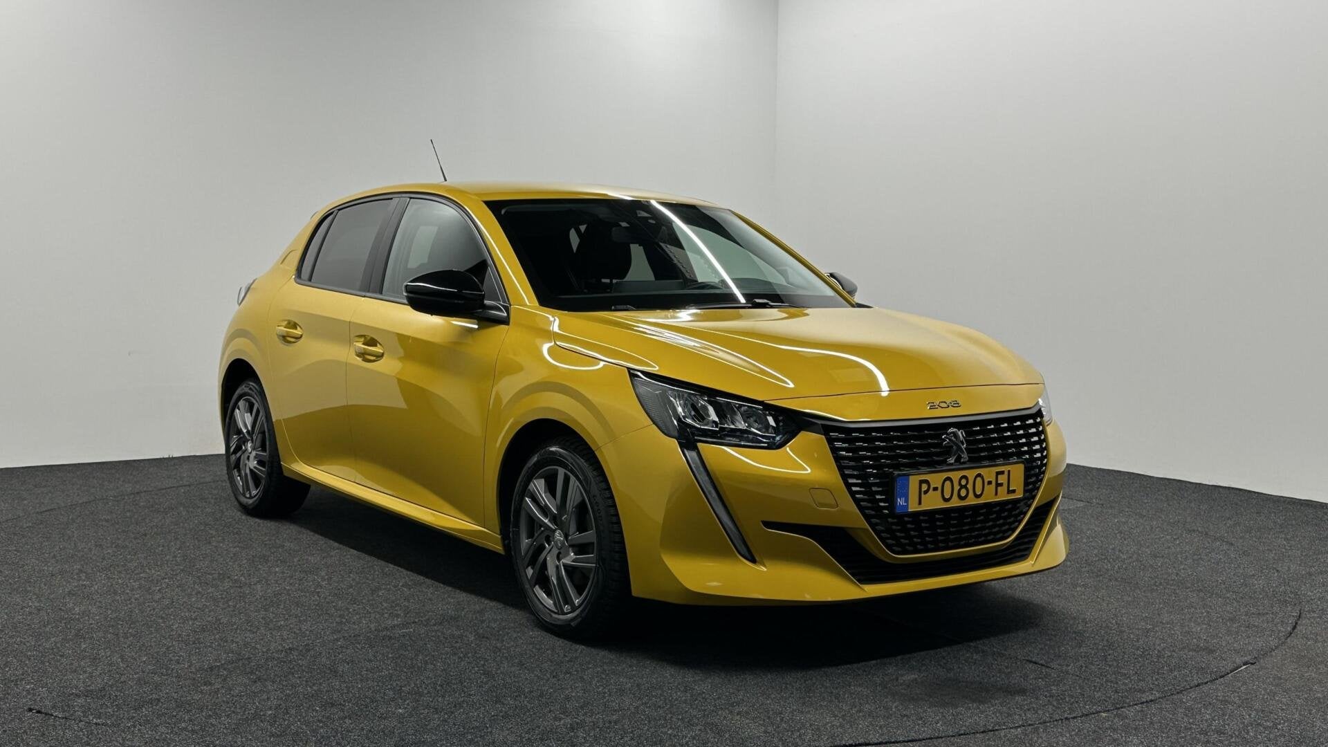 Peugeot 208 1.2 PureTech Active Pack CRUISE NAVIGATIE CARPLA, Voorwielaandrijving, Gebruikt, Met garantie (alle), 49 €/maand
