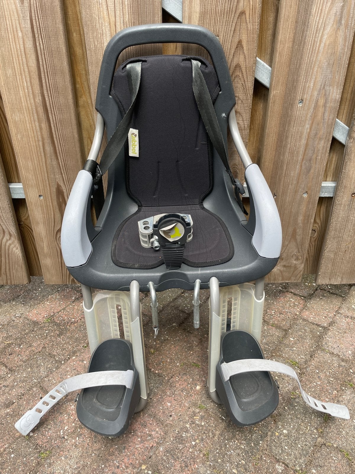 Qibbel fietszitje voor achterop, grijs, Fietsen en Brommers, Fietsaccessoires | Fietsstoeltjes, Ophalen, Achterzitje, 9 t/m 18 kg